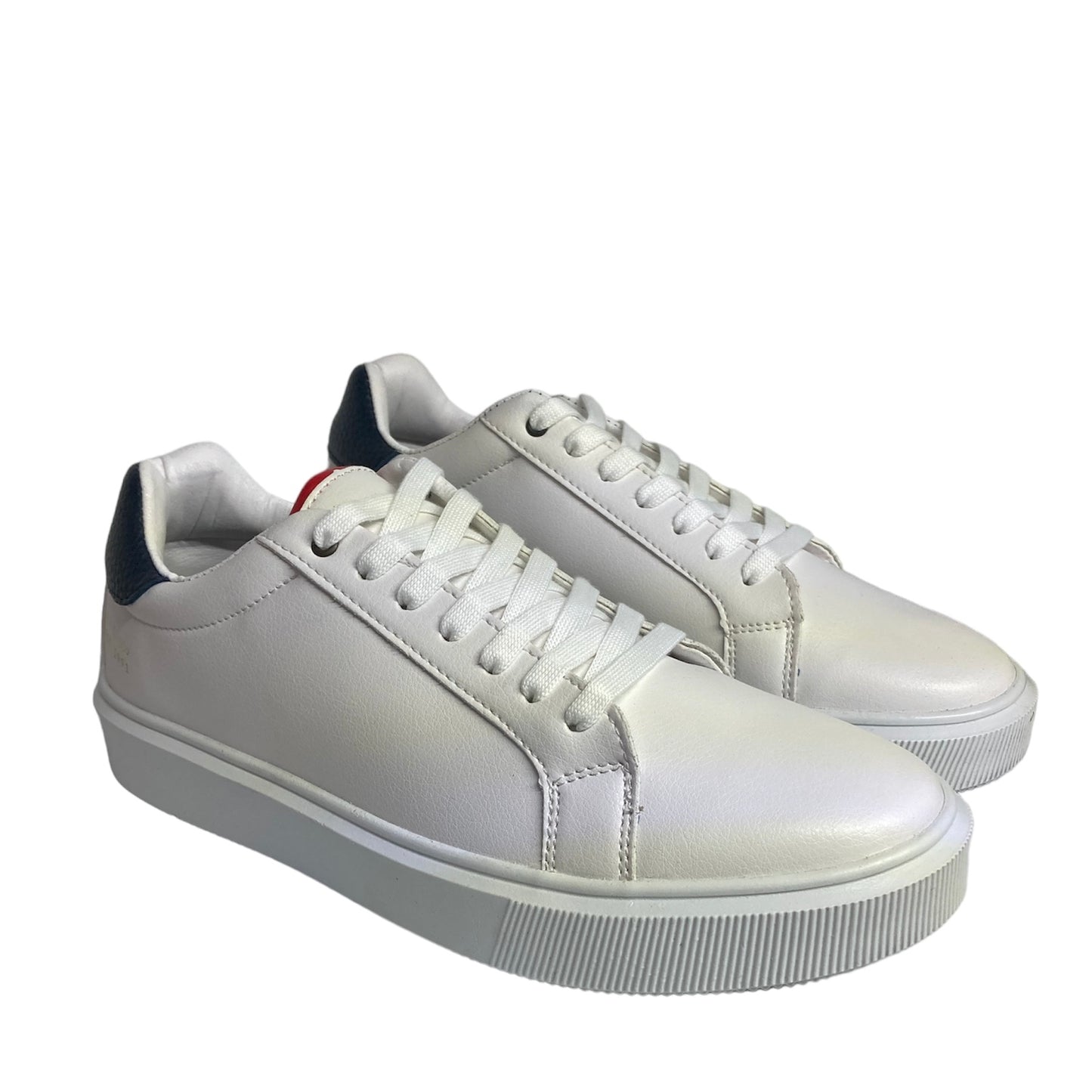 Descubre el equilibrio perfecto entre estilo y comodidad con nuestros tenis. Fabricados con puntera de Gamuza y suela blanca que añade un toque moderno a tu atuendo.Un estilo muy versátil y cómodo. Con plantilla ultra comoda. Envíos gratis a todo México menstyle