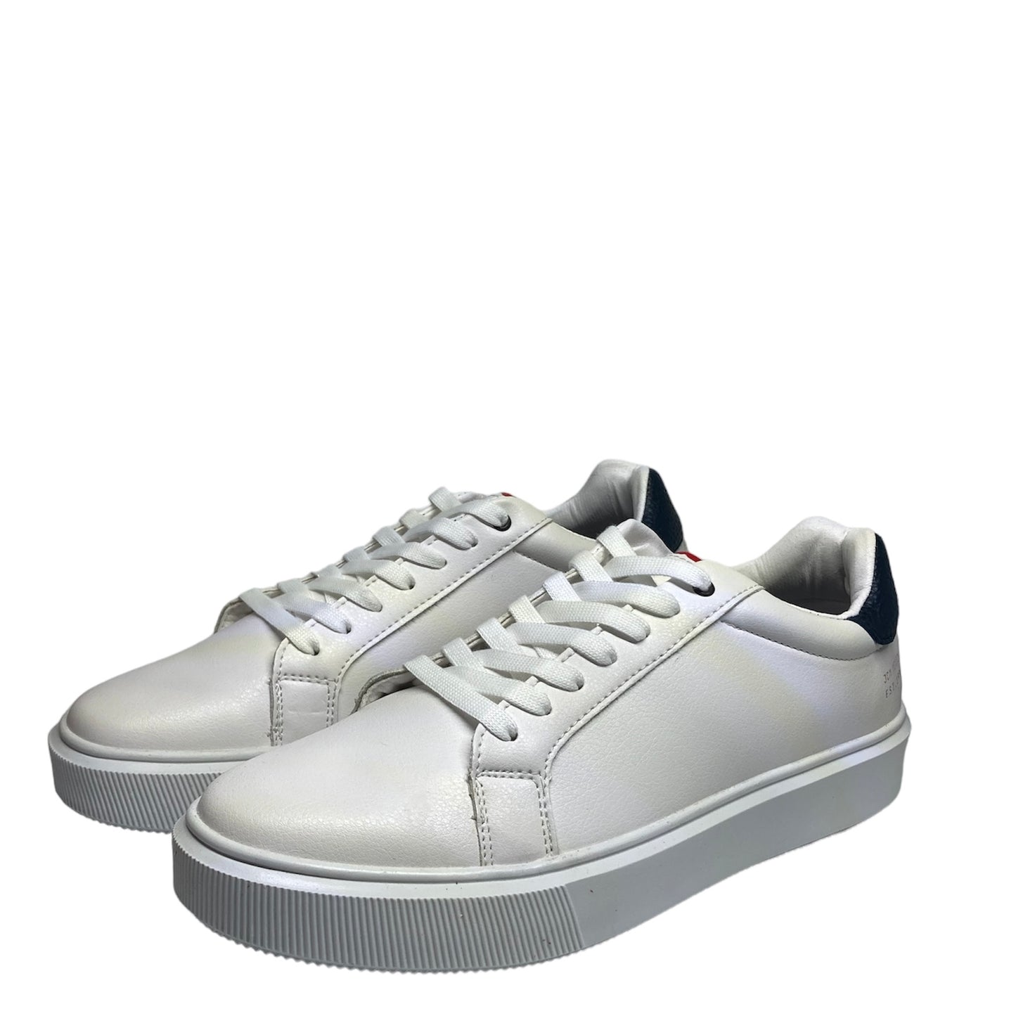 Descubre el equilibrio perfecto entre estilo y comodidad con nuestros tenis. Fabricados con puntera de Gamuza y suela blanca que añade un toque moderno a tu atuendo.Un estilo muy versátil y cómodo. Con plantilla ultra comoda. Envíos gratis a todo México